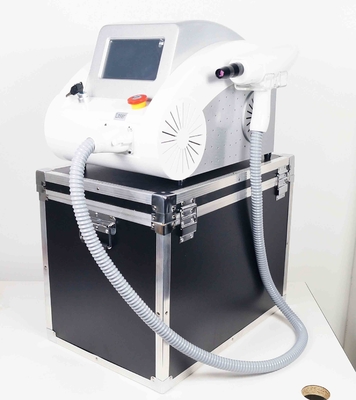 Machine à commutation de Q 1064nm 532nm 1320nm de retrait de tatouage de laser de ND Yag